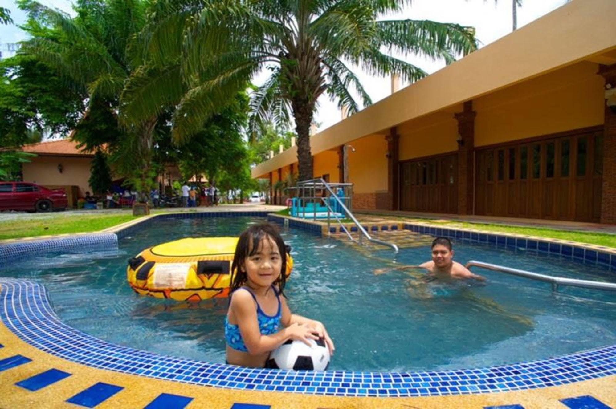 Boom Boom Beach Resort Laem Sing Chanthaburi Exterior photo