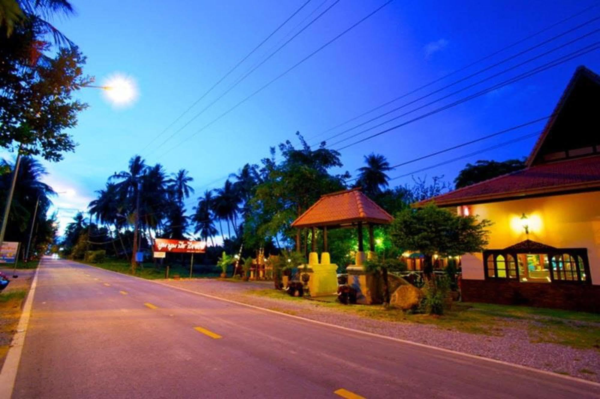 Boom Boom Beach Resort Laem Sing Chanthaburi Exterior photo